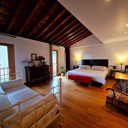 Posada Los Calderones ซันติยานาเดลมาร์ ภายนอก รูปภาพ