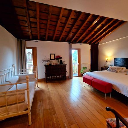 Posada Los Calderones ซันติยานาเดลมาร์ ภายนอก รูปภาพ