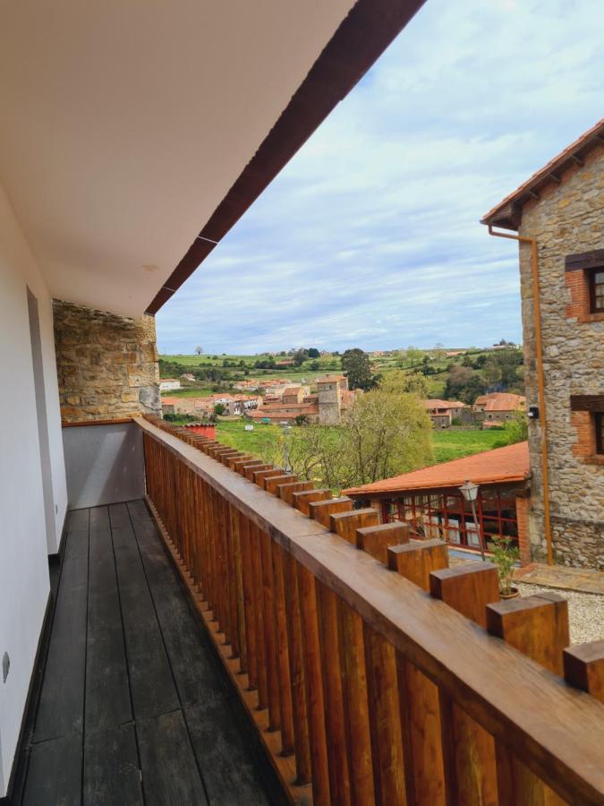 Posada Los Calderones ซันติยานาเดลมาร์ ภายนอก รูปภาพ