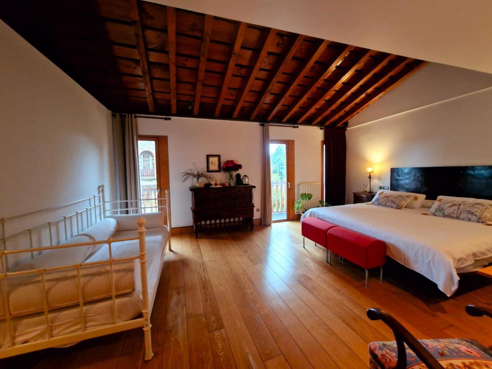 Posada Los Calderones ซันติยานาเดลมาร์ ภายนอก รูปภาพ